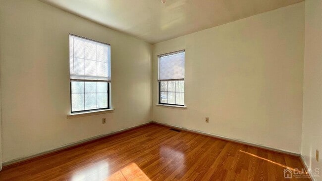 Building Photo - 6 Ayres Ct