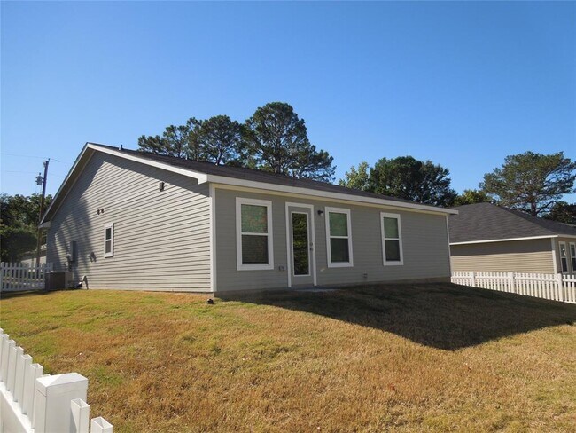 Building Photo - 266 Bluebonnet-