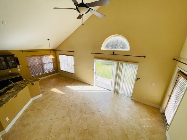 Building Photo - Available now! Charming 4-bedroom, 2.5-bathroom pet friendly home!!