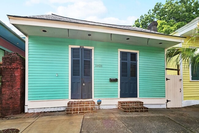 Building Photo - Precious Marigny Cottage! Must See!