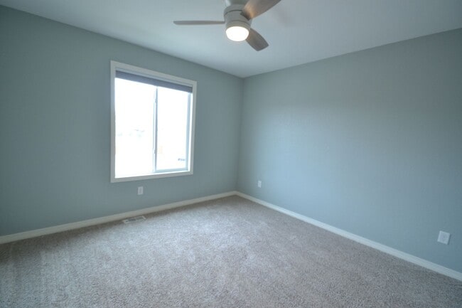 Building Photo - 5 Bed 3.5 Bath 3 Car Garage with AC