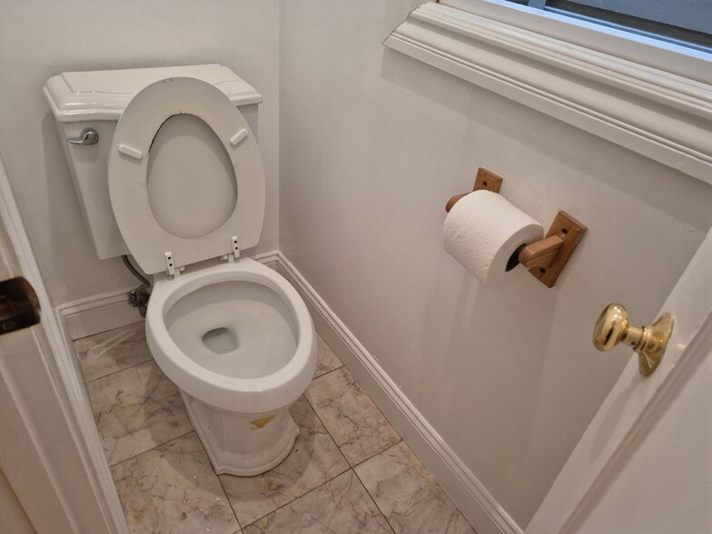 Building Photo - 1370 20th Ave