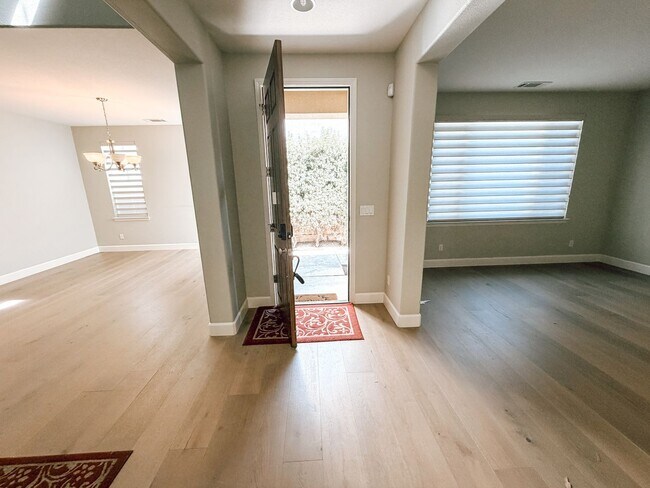 Building Photo - 6238 Murdock Way