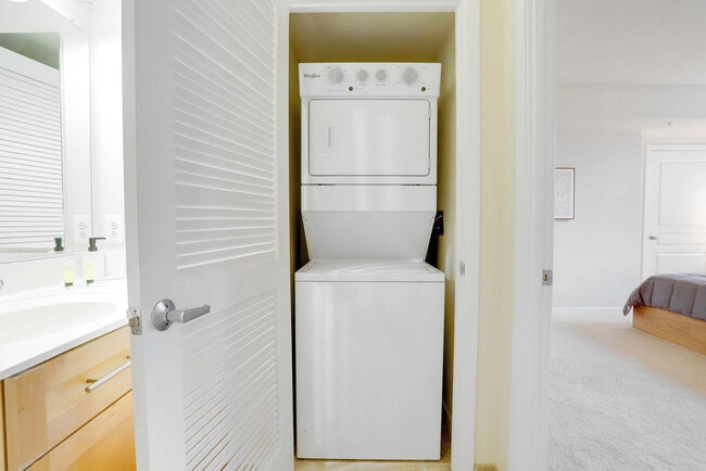 Building Photo - 550 14th St S