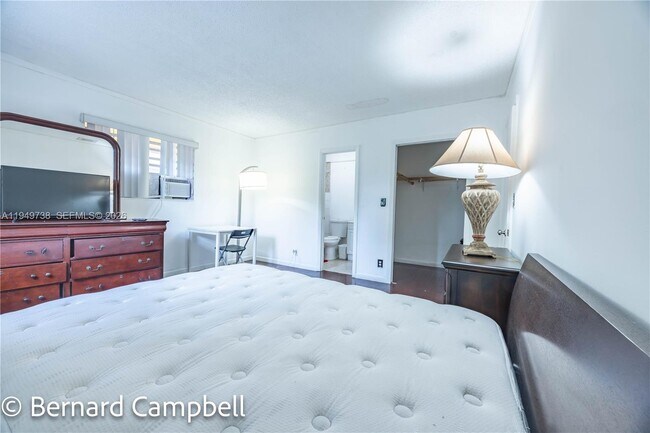 Building Photo - 129 SE 5th St