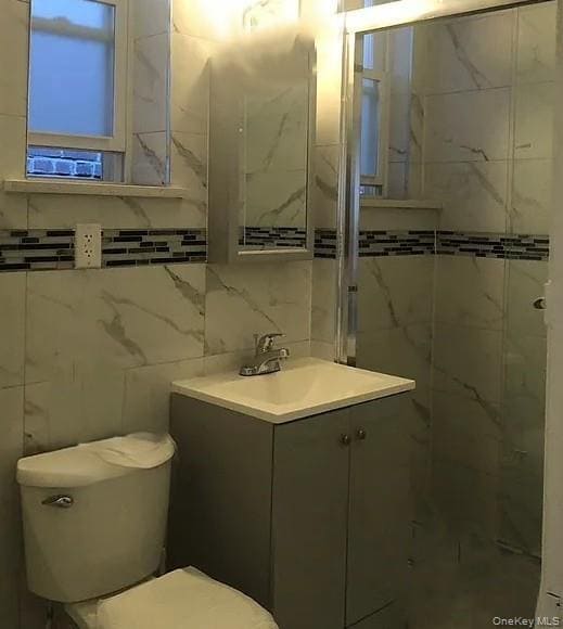 Building Photo - 83-17 Vietor Ave