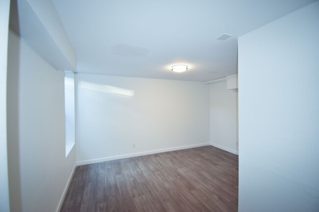 Building Photo - 5 Bedroom - 2 Bath - Close to UNR