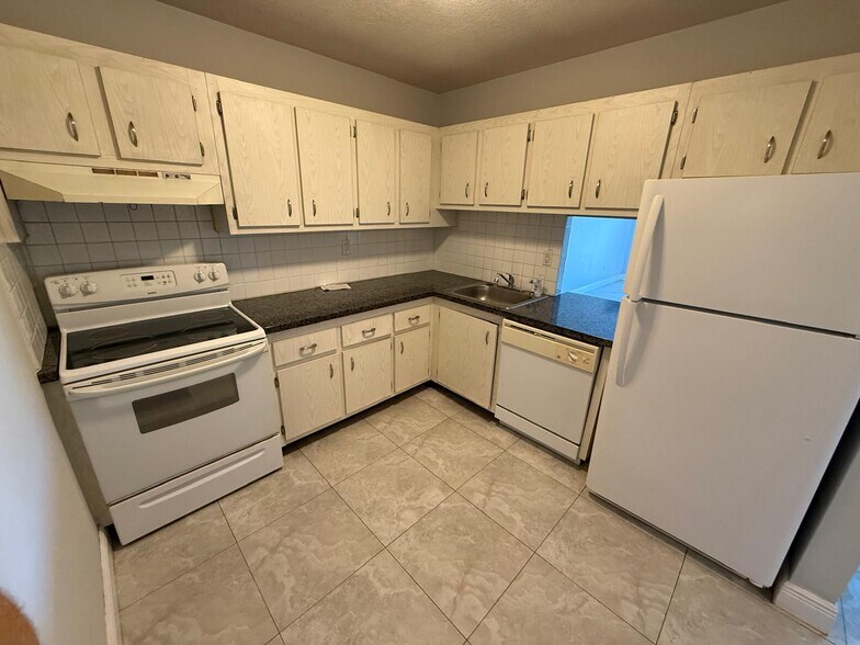 Building Photo - 7850 Camino Real