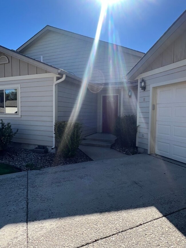 Building Photo - Located on Bridger Golf Course