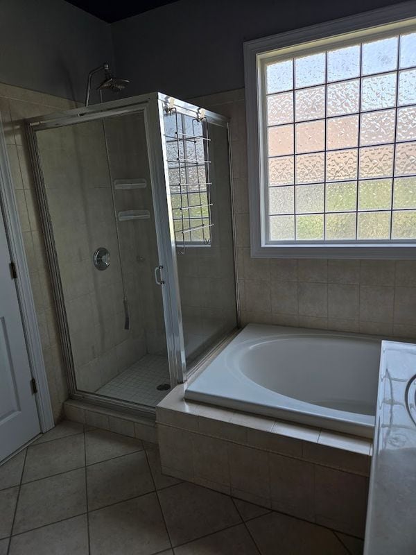 Building Photo - 2761 Country Club Dr