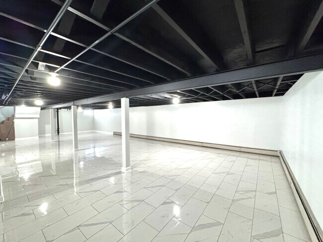 Building Photo - 2115 Sunnyside Ave