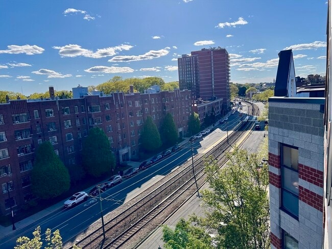 Building Photo - 1933 Commonwealth Ave