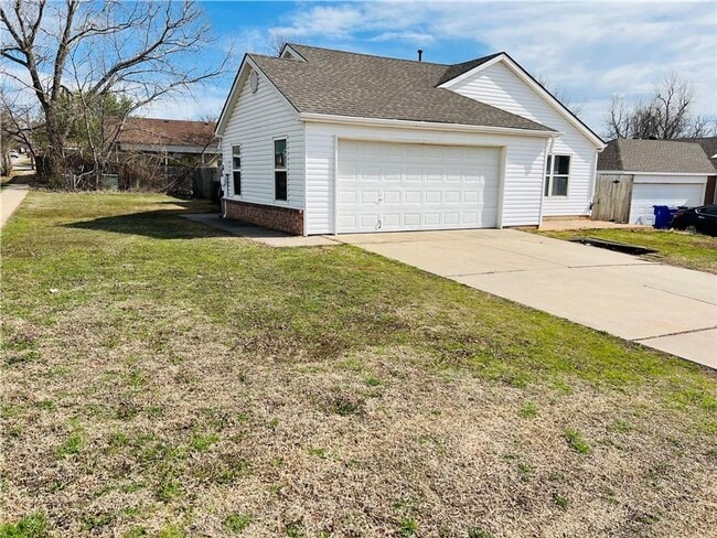 Building Photo - 3br 2ba home in the Shadowlake Subdivision!!