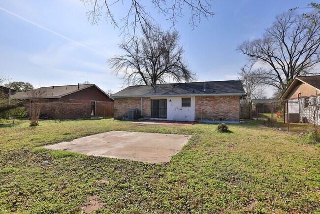 Building Photo - 9834 Denning Dr