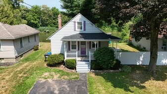 Building Photo - 202 River Meadow Dr