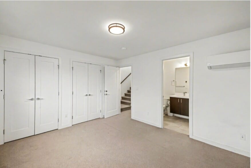 Building Photo - 2405 S Holgate St