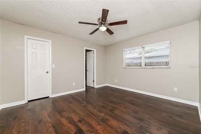 Building Photo - 1406 Cromwell Dr