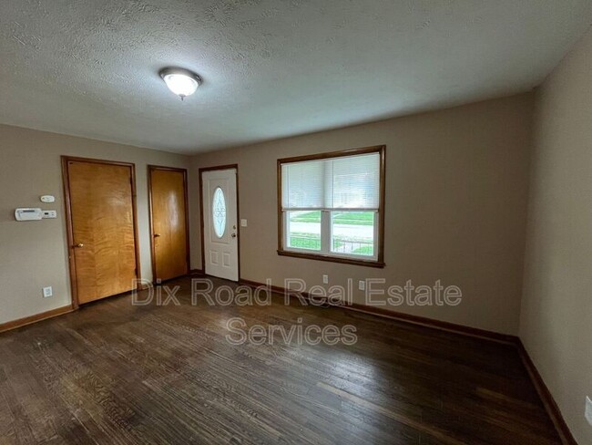 Building Photo - 52 Van Buren Dr