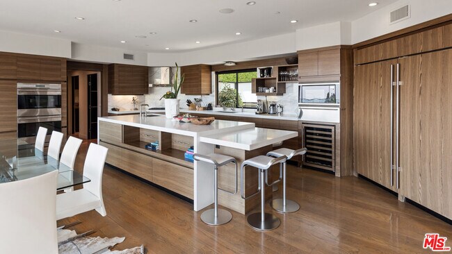 Building Photo - 2826 Las Alturas St