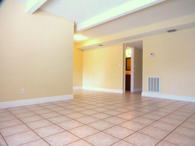 Building Photo - 1005 S Flagler Ave