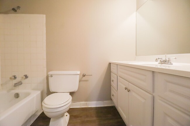Building Photo - 2 Bed / 2 Bath Condo in Central Tulsa!