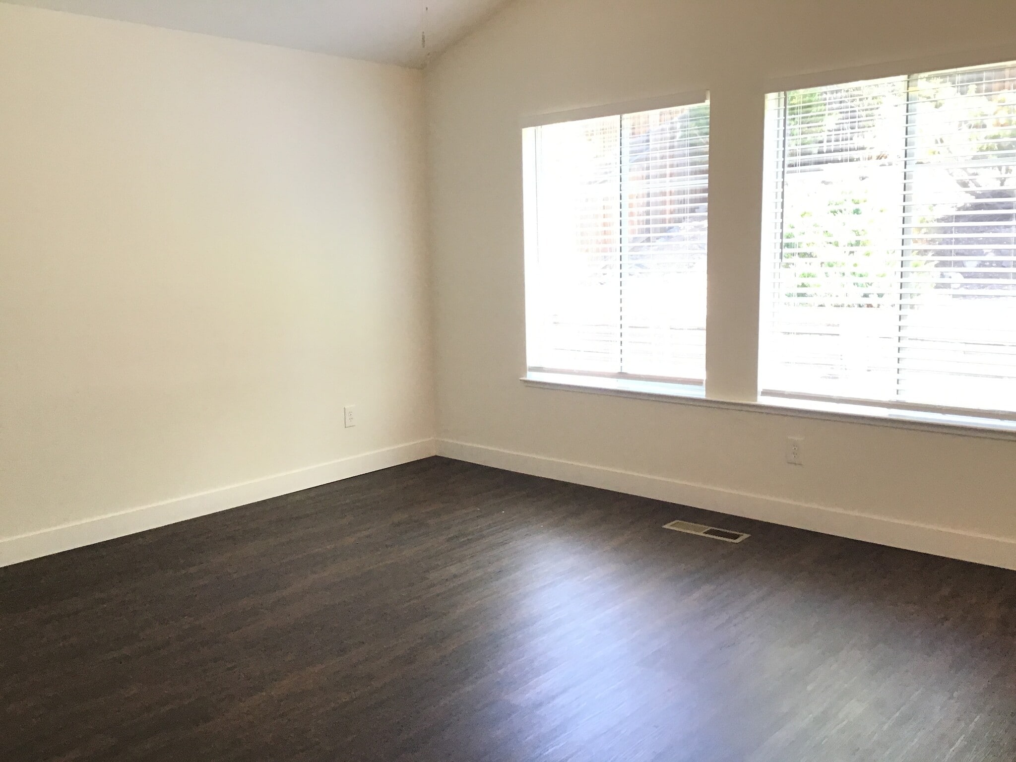 Building Photo - 2244 Stone View Dr