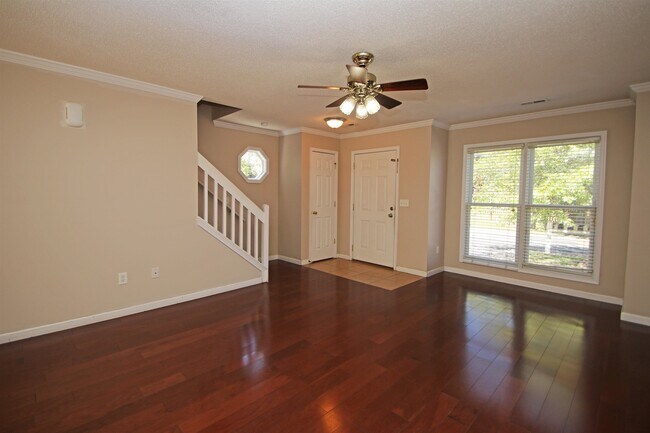 Building Photo - 760 Camelot Ln