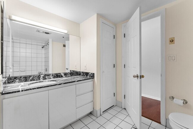 Building Photo - 170 Tremont St