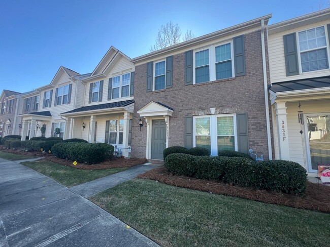 Building Photo - MOVE-IN READY!