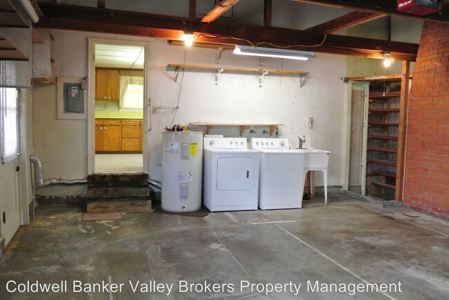 Building Photo - 1225 Chestnut St SE