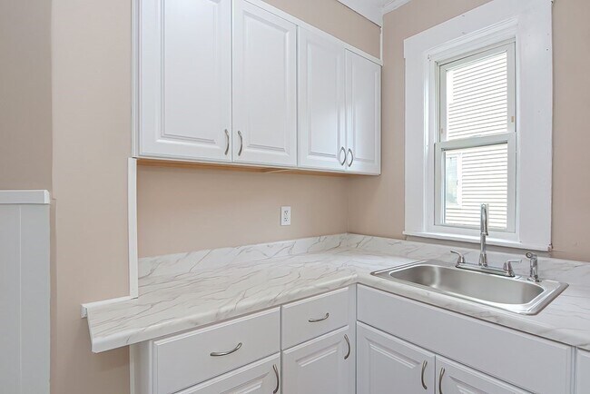 Building Photo - 78 Boisvert St