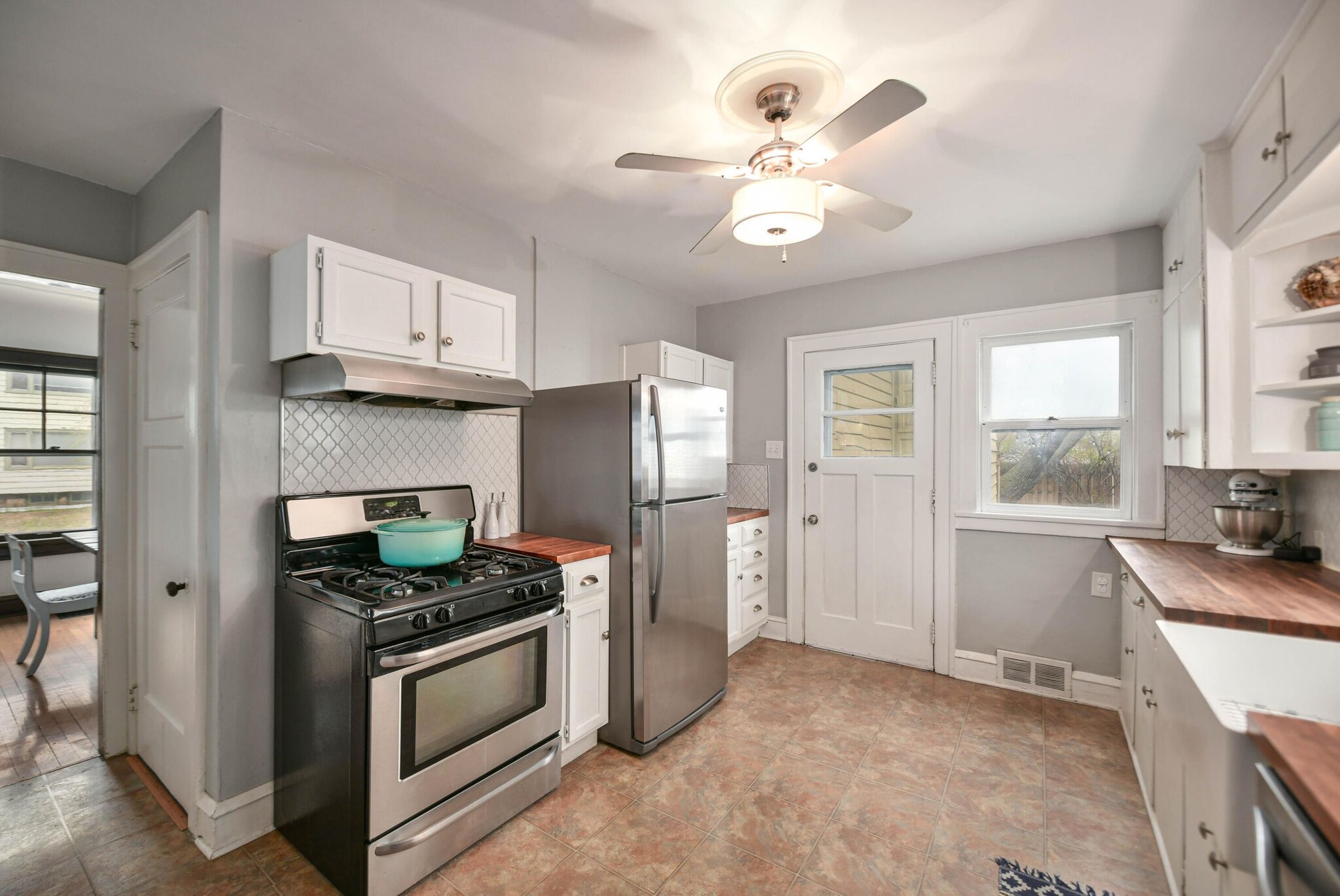 Kitchen - 1602 S 75th St