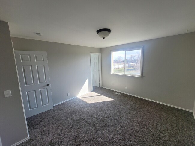 Building Photo - 3221 W 6920 S