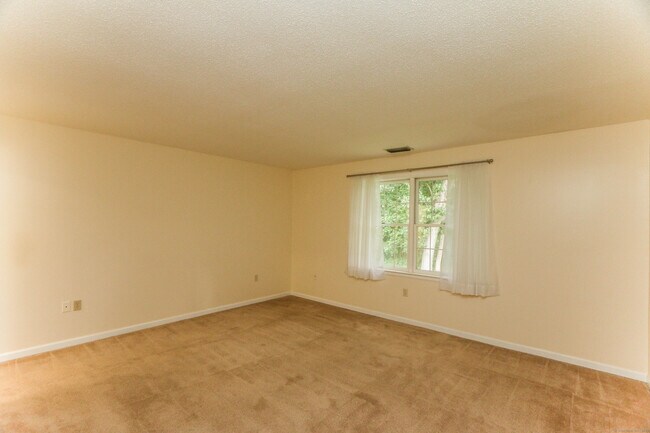 Building Photo - 409 The Meadows