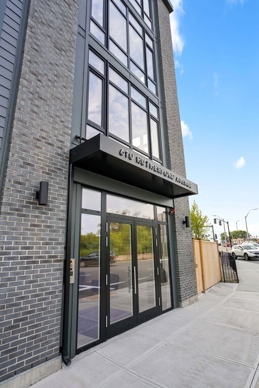Building Photo - 610 Rutherford Ave