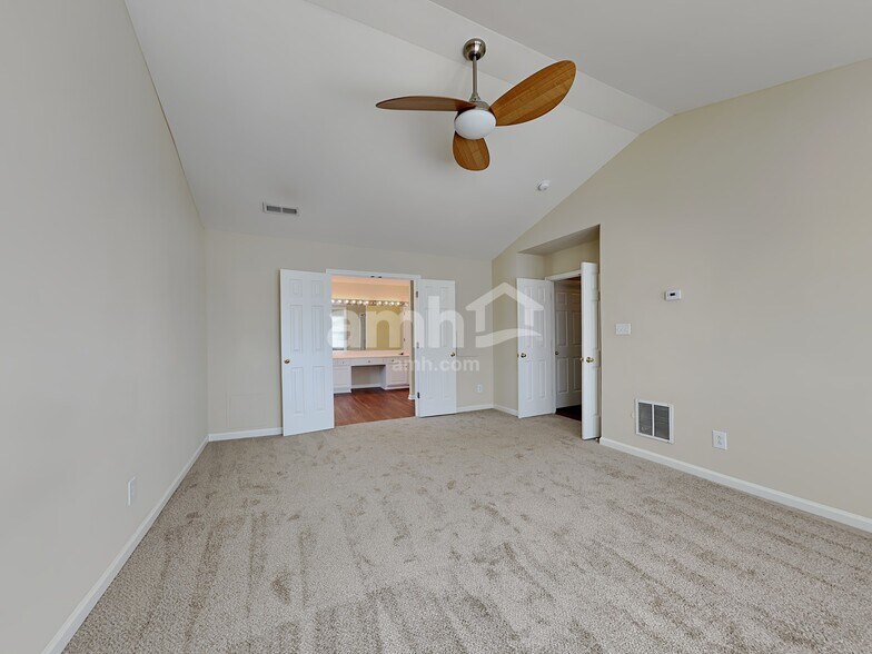 Building Photo - 4388 Kelso Dr