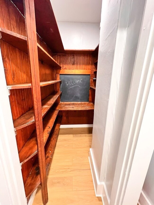 Building Photo - 178 Pleasant St