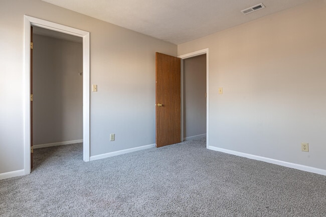 Building Photo - 1310 Hollow Run