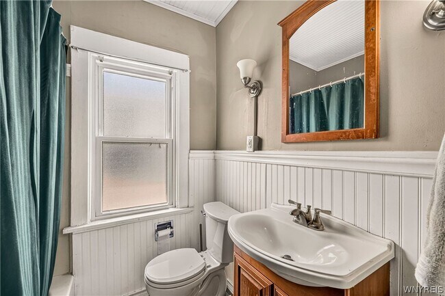 Building Photo - 41 Crestwood Ave