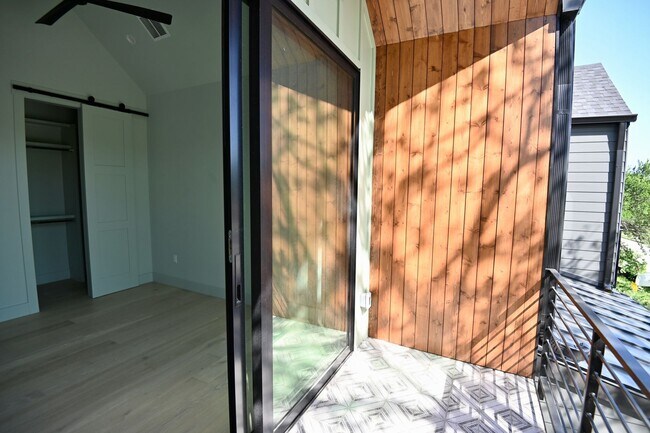 Building Photo - South Austin Oasis
