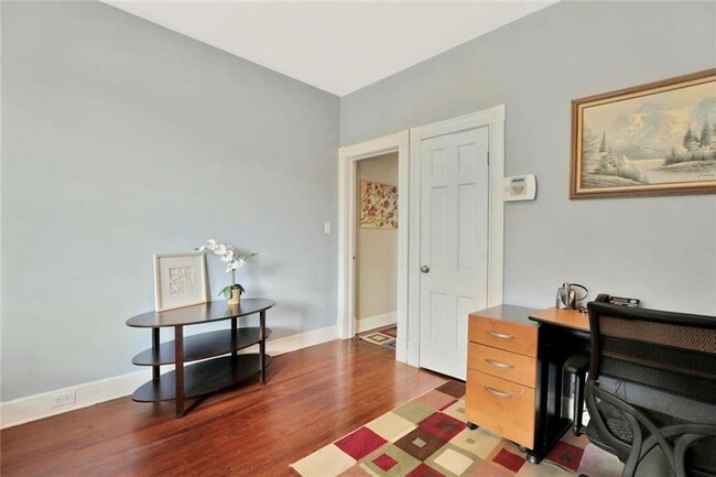 Building Photo - Great Bungalow for Rent!