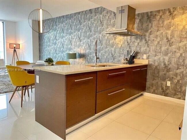 Building Photo - 485 Brickell Ave