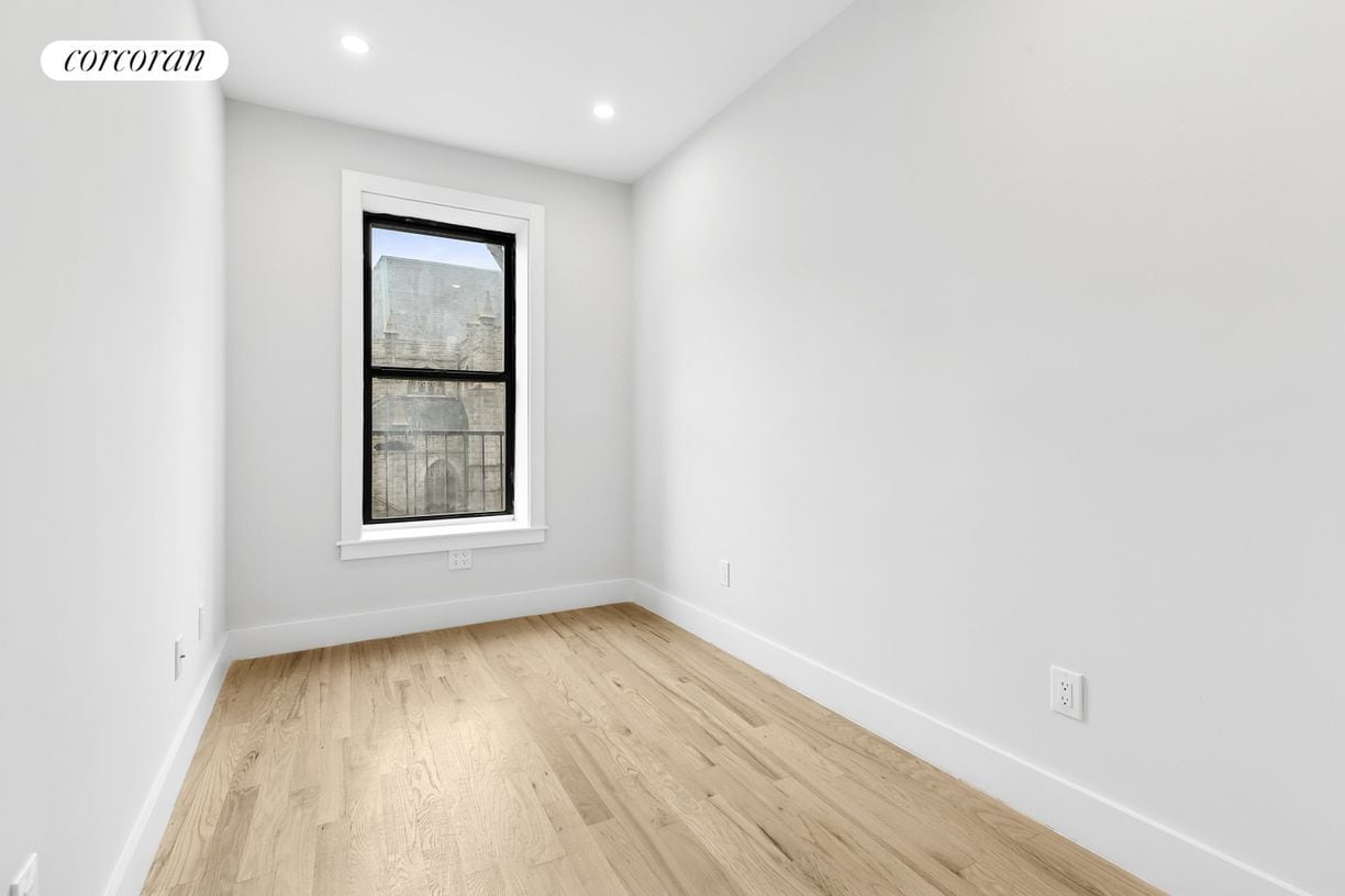 Building Photo - 206 W 96th St