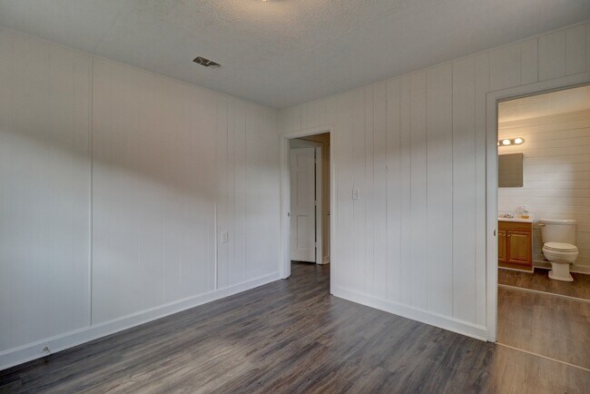 Building Photo - 1305 Cochise Cir
