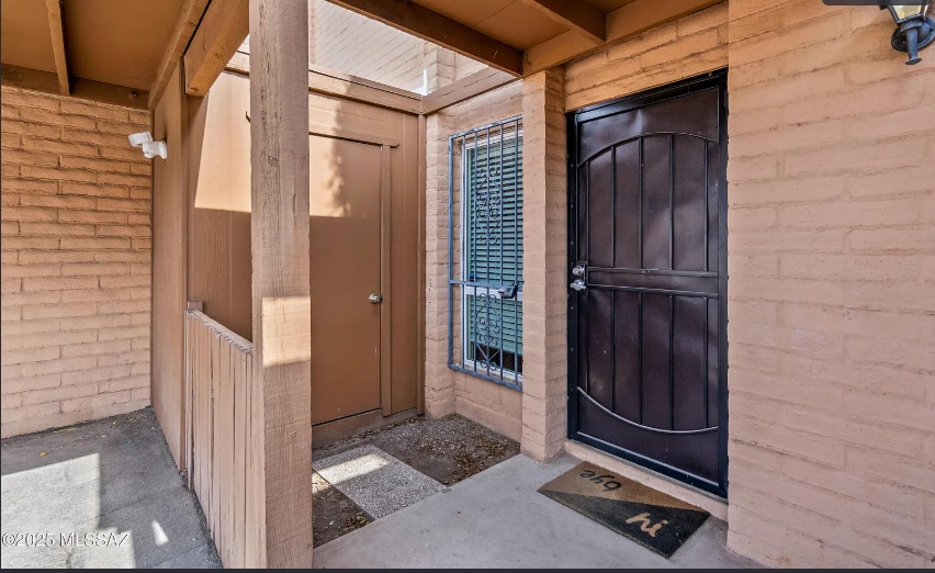Building Photo - 2875 N Tucson Blvd