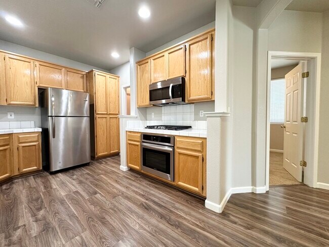 Building Photo - Rosevilles desirable Highland Reserve neighborhood