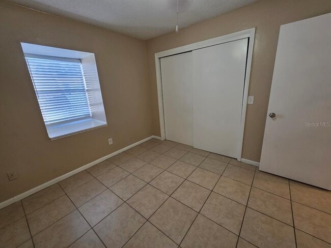 Building Photo - 9004 Tudor Dr