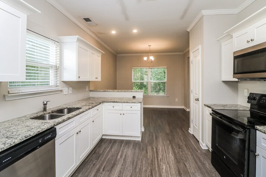 Building Photo - 580 Fieldcrest Dr