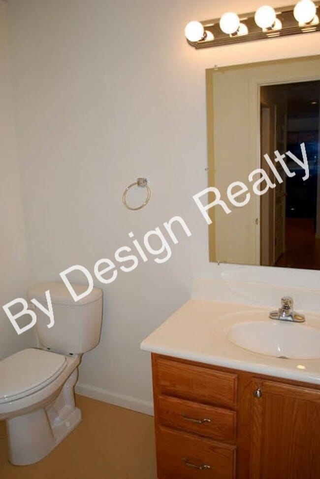 Building Photo - Modern 4 Bed 5 Bath Near UofA – Private Baths & Off-Street Parking