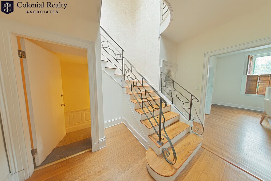 Building Photo - 1712 Beacon St